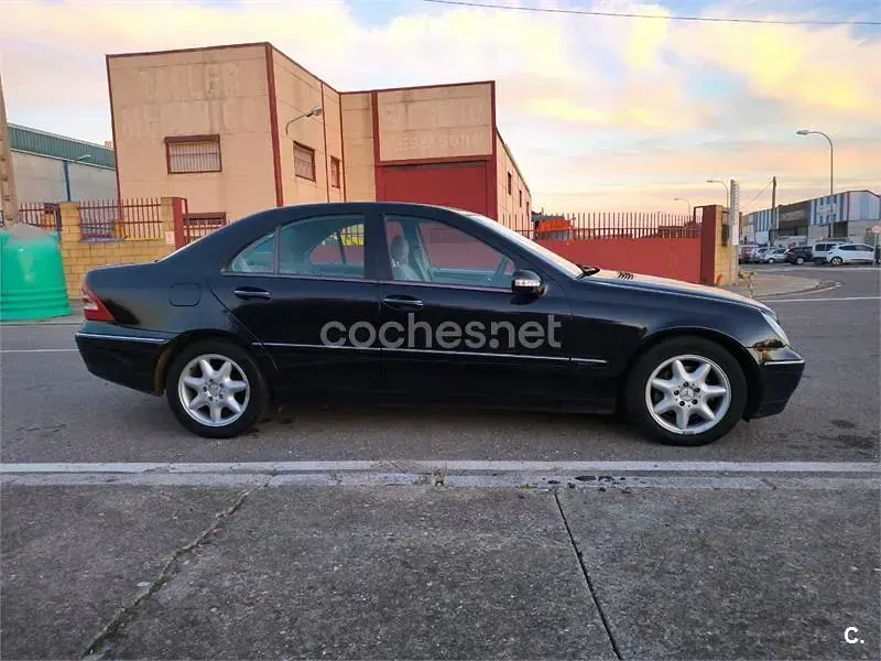 Usado Mercedes C270 Elegance 170 CV (125 kW) 2003 Azul Berlina