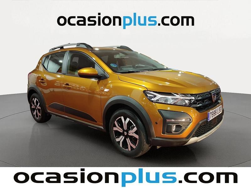 Usado Dacia Sandero Comfort 101 CV (74 kW) 2021 Naranja Utilitario