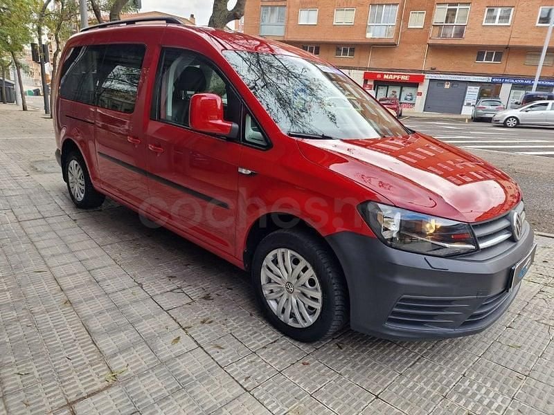 Usado VW Caddy Maxi Comfortline 150 CV (110 kW) 2018 Rojo Monovolumen
