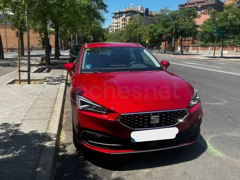 Usado Seat Leon XCELLENCE 150 CV (110 kW) 2022 Rojo Familiar