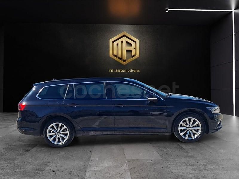 Usado VW Passat Executive 150 CV (110 kW) 2023 Negro Familiar