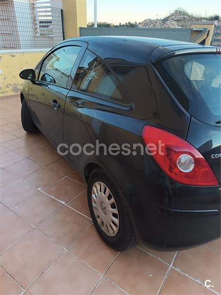 Usado Opel Corsa Essentia 65 CV (47 kW) 2011 Negro Utilitario