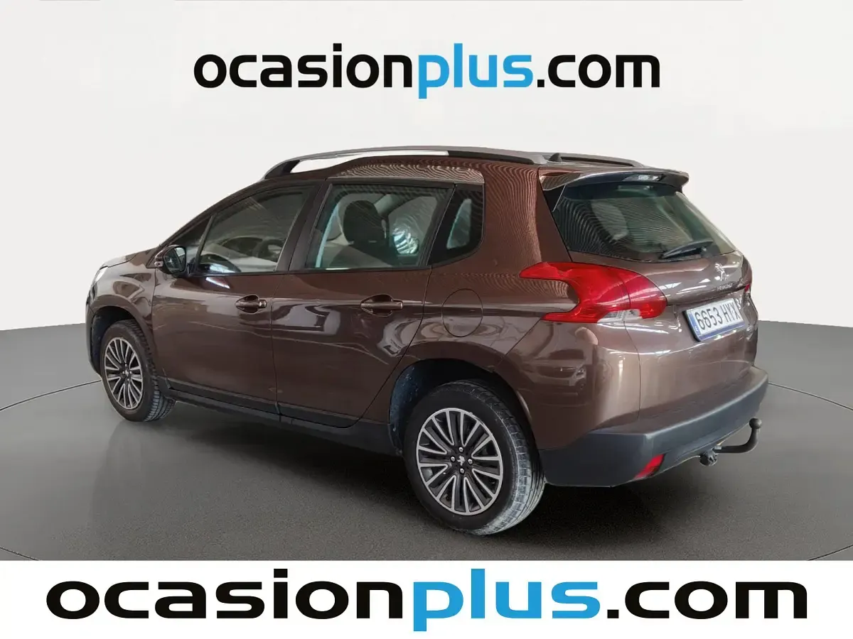 Usado Peugeot 2008 Active 92 CV (67 kW) 2014 Marrón SUV