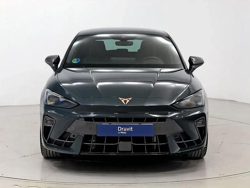 Używany Cupra Leon 150 KM (110 kW) 2024 Niebieski Sedan/Limuzyna