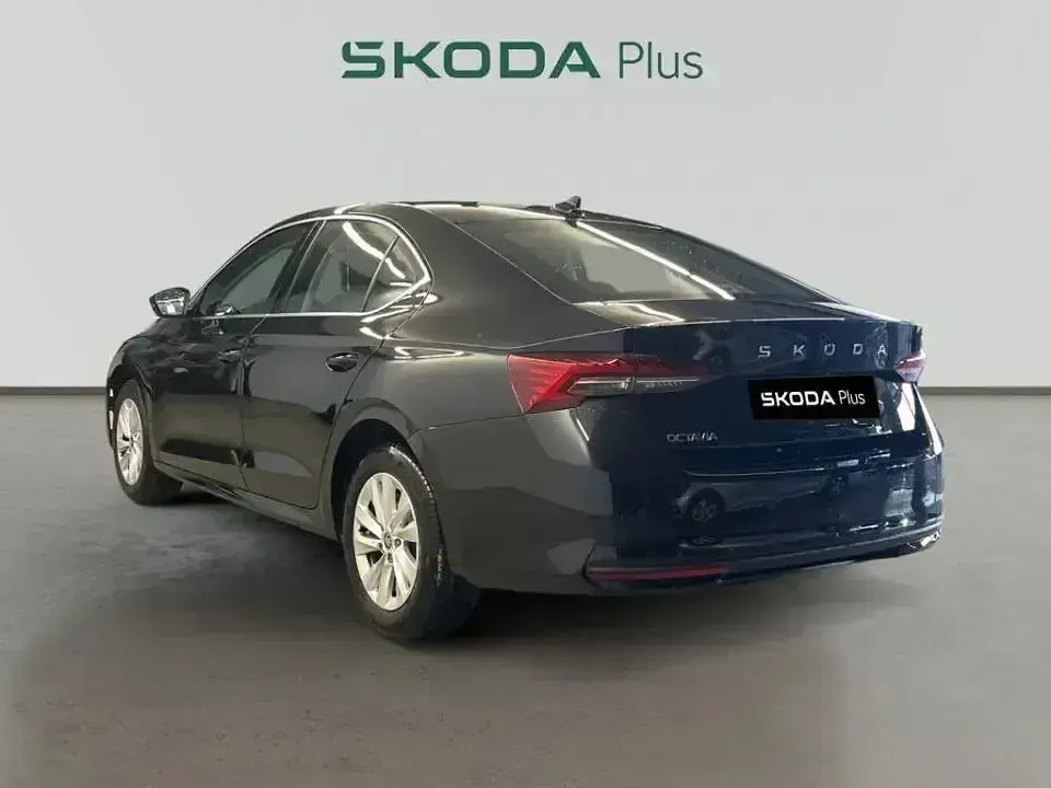 Usado Skoda Octavia Selection 150 CV (110 kW) 2025 Negro Utilitario
