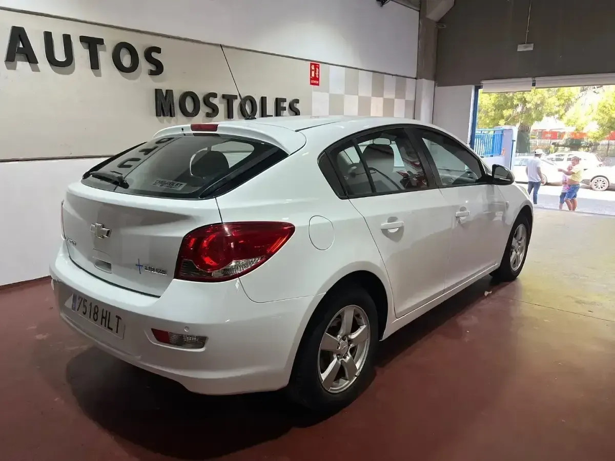 Usado Chevrolet Cruze LS 124 CV (91 kW) 2012 Blanco Berlina