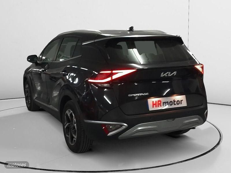 Usado Kia Sportage 136 CV (100 kW) 2022 Negro SUV