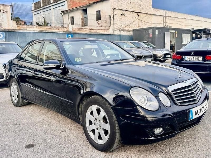 Usado Mercedes E220 Avantgarde 170 CV (125 kW) 2007 Negro Berlina