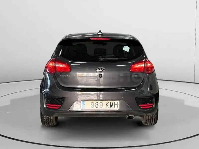 Usado Kia Ceed GT 90 CV (66 kW) 2018 Gris / plata Berlina