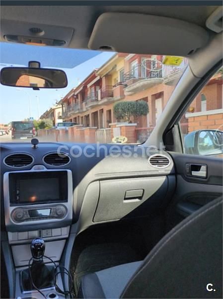 Usado Ford Focus Trend 90 CV (66 kW) 2008 Azul Berlina