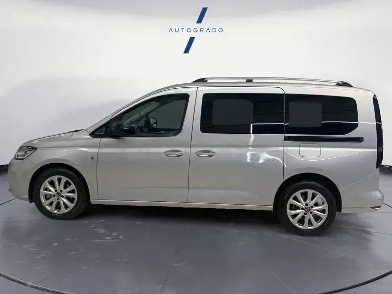 Usado VW Caddy Maxi 114 CV (83 kW) 2023 Gris / plata Monovolumen