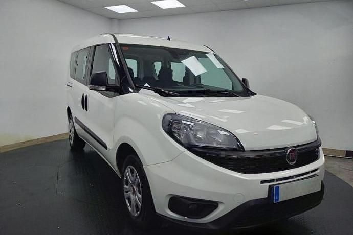 Usado Fiat Doblò 95 CV (69 kW) 2021 Monovolumen