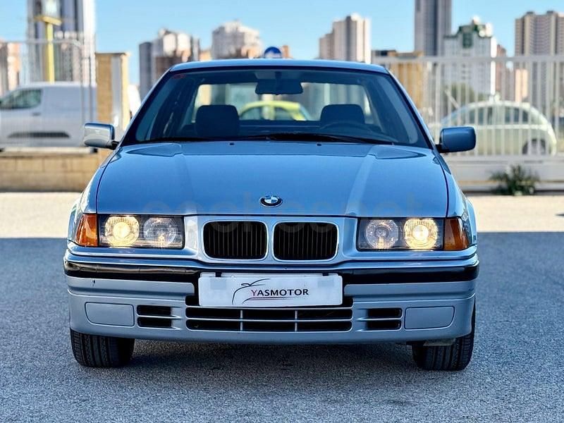 Usado BMW 320 150 CV (110 kW) 1991 Gris / plata Berlina
