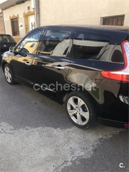 Usado Renault Grand Scénic III Dynamique 130 CV (95 kW) 2009 Negro Monovolumen