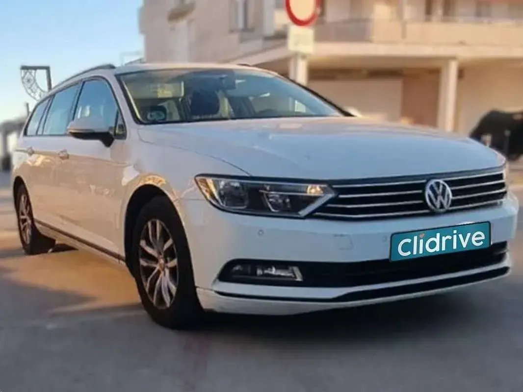 Usado VW Passat Advance 150 CV (110 kW) 2018 Blanco Familiar