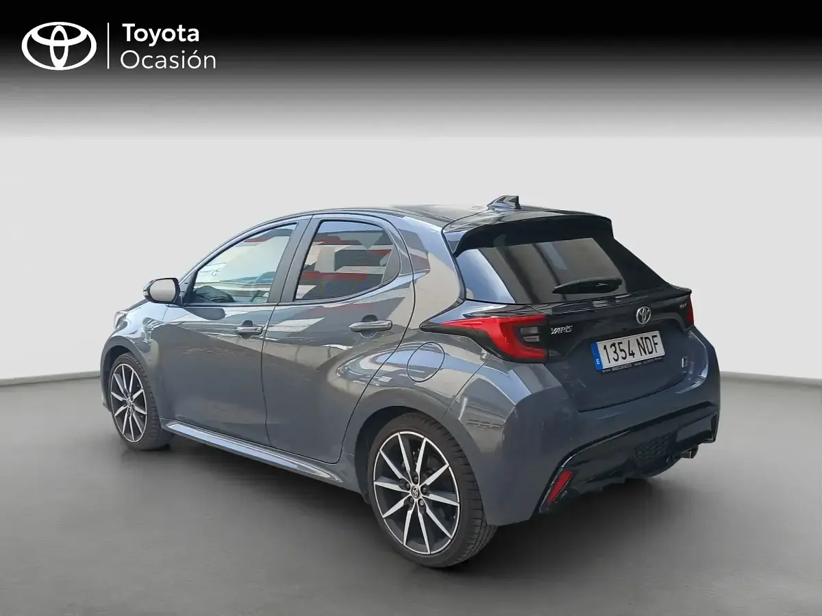 Usado Toyota Yaris Sport 130 CV (95 kW) 2025 Gris Utilitario