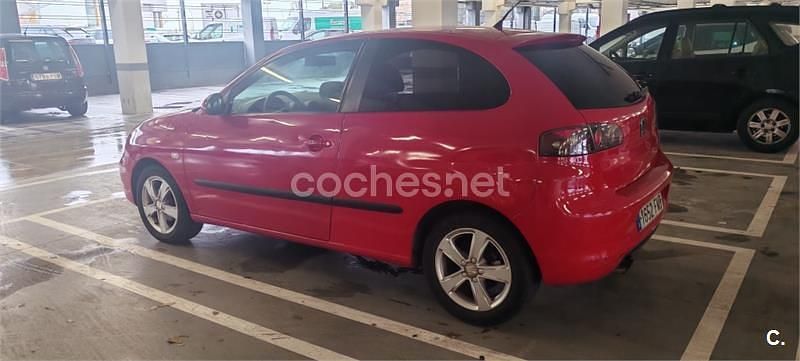 Rojo Usado 2007 Seat Ibiza Reference Berlina | 3300 € (Buen precio) - Imagen 1/4