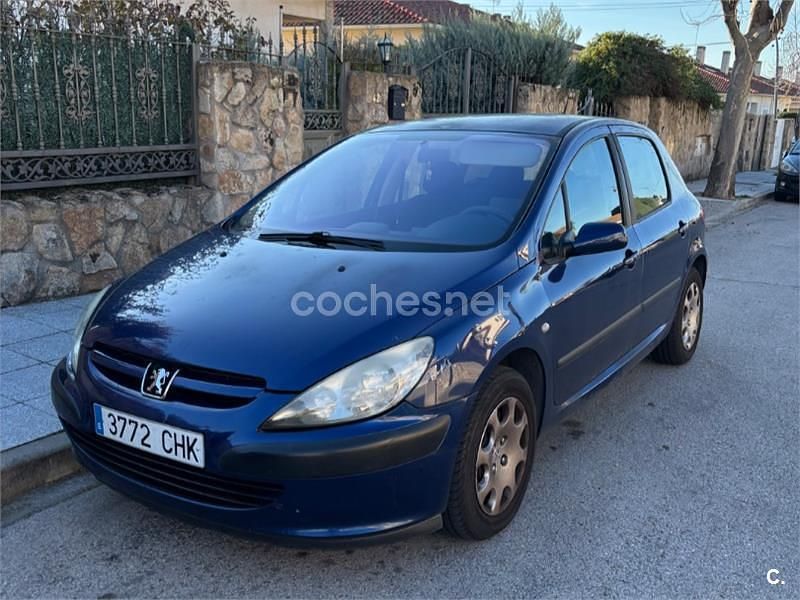 Usado Peugeot 307 70 CV (51 kW) 2003 Azul Berlina