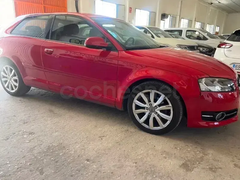 Usado Audi A3 Attraction 105 CV (77 kW) 2011 Rojo Utilitario