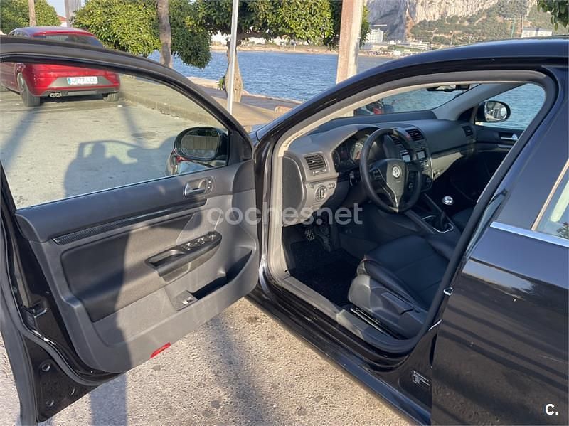 Usado VW Jetta Advance 140 CV (102 kW) 2007 Negro Berlina