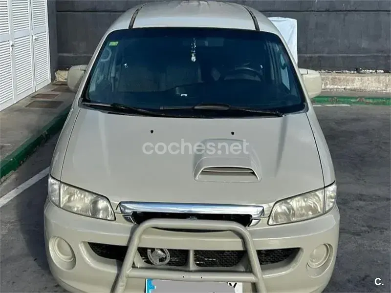 Usado Hyundai H-1 100 CV (73 kW) 2001 Beige Monovolumen