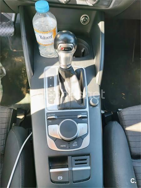 Usado Audi A3 184 CV (135 kW) 2018 Gris / plata Berlina