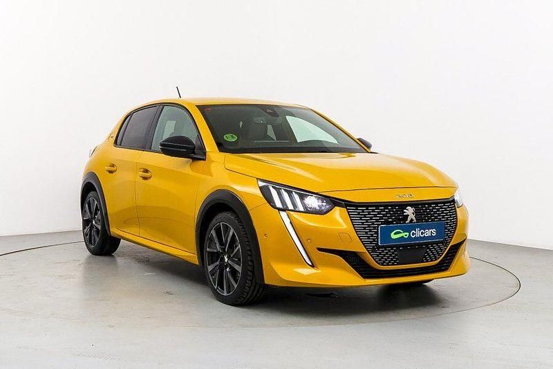 Usado Peugeot 208 GT 100 CV (73 kW) 2021 Amarillo Utilitario
