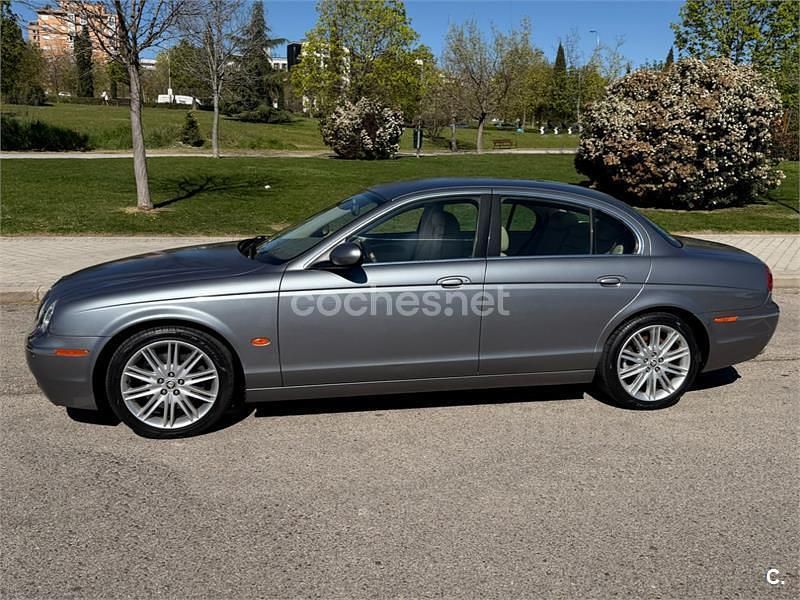 Usado Jaguar S-Type Executive 207 CV (152 kW) 2007 Gris / plata Berlina