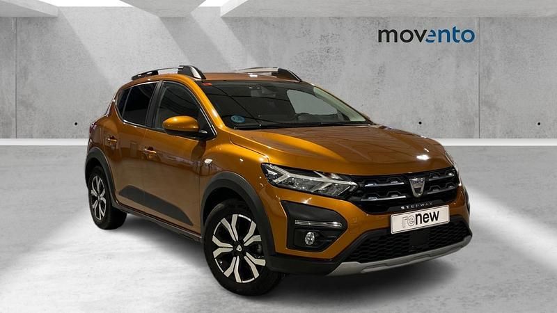 Usado Dacia Sandero Comfort 101 CV (74 kW) 2021 Naranja Berlina