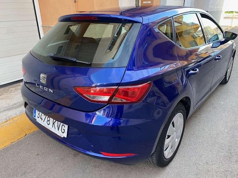 Usado Seat Leon Style 116 CV (85 kW) 2019 Azul Utilitario