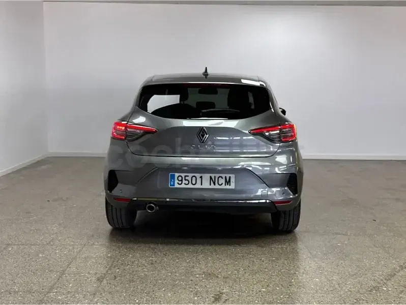 Usado Renault Clio V Techno 90 CV (66 kW) 2025 Gris / plata Berlina