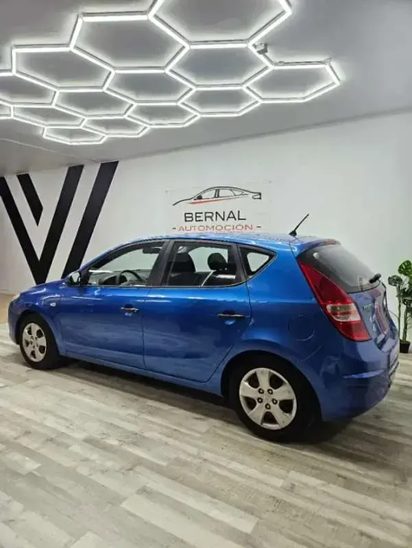 Usado Hyundai i30 Comfort 109 CV (80 kW) 2010 Azul Utilitario