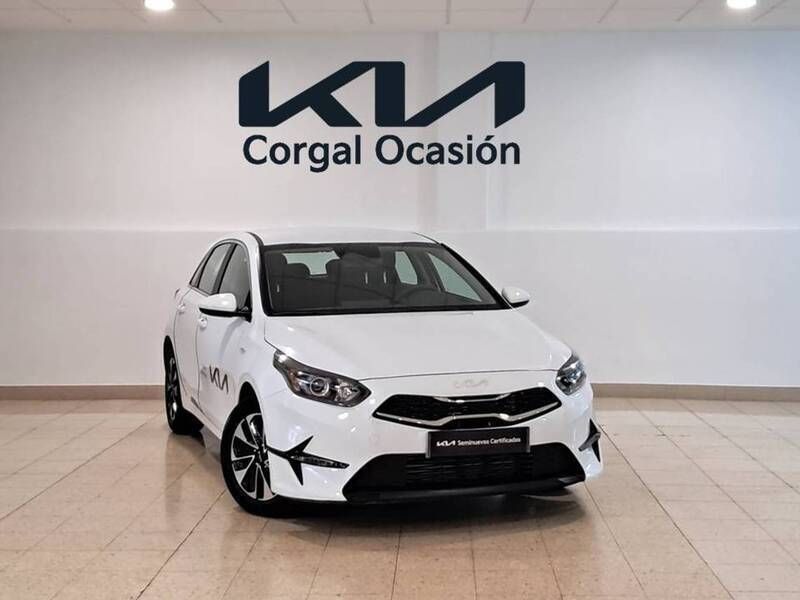 Blanco Usado 2024 Kia Ceed Berlina | 20.200 € (Precio justo) - Imagen 1/4