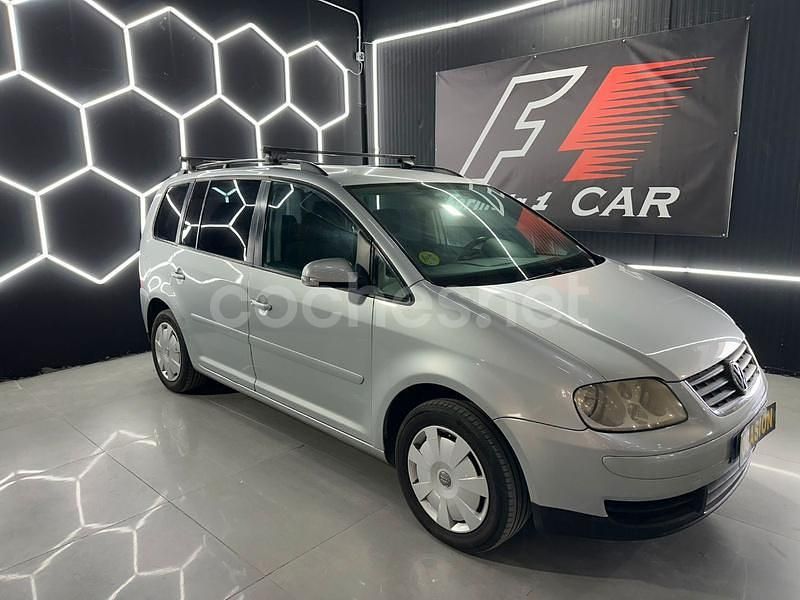 Usado VW Touran Highline 115 CV (84 kW) 2004 Gris / plata Monovolumen