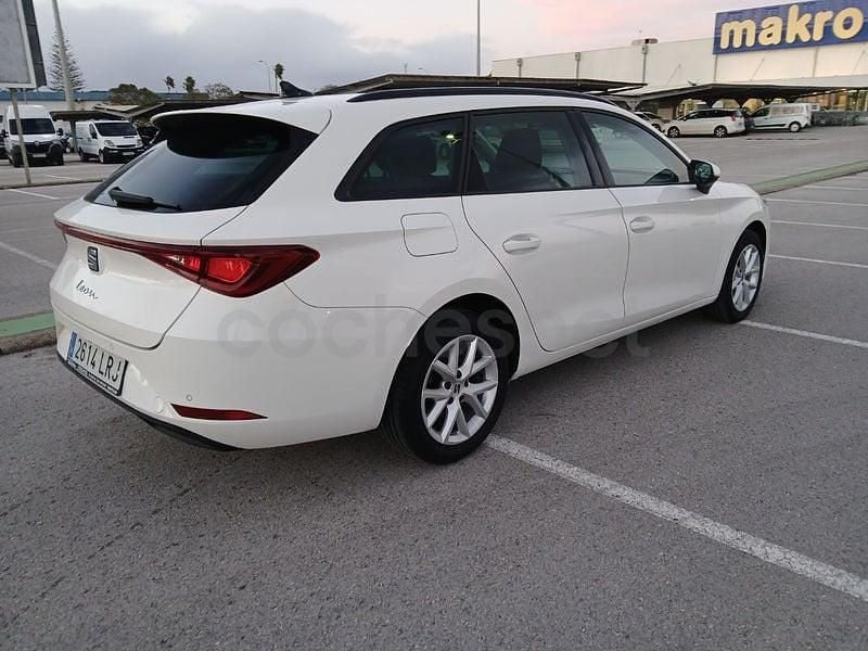 Usado Seat Leon Style 115 CV (84 kW) 2021 Blanco Familiar