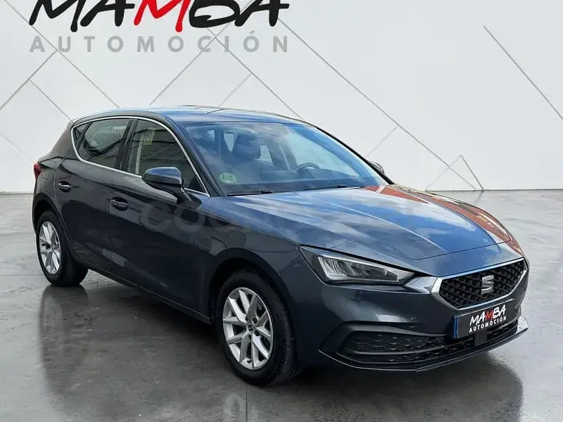 Usado Seat Leon Style 116 CV (85 kW) 2024 Gris / plata Berlina