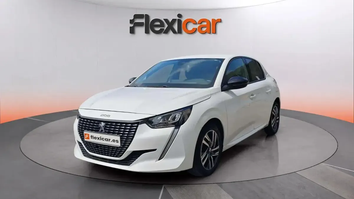 Usado Peugeot 208 Allure 101 CV (74 kW) 2023 Blanco Utilitario