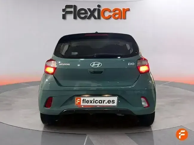 Usado Hyundai i10 67 CV (49 kW) 2023 Verde Utilitario