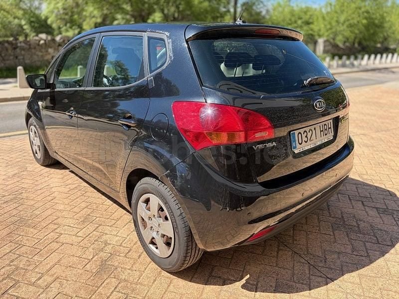 Usado Kia Venga 75 CV (55 kW) 2011 Negro Utilitario