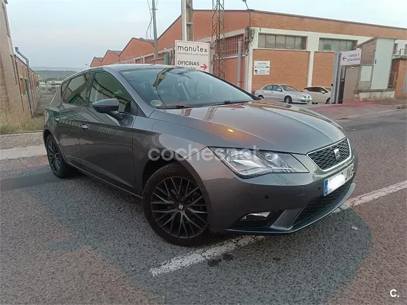 Usado Seat Leon CONNECT 125 CV (91 kW) 2016 Gris / plata Berlina
