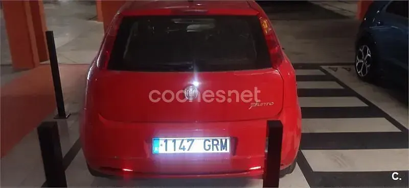 Usado Fiat Grande Punto Active 65 CV (47 kW) 2009 Rojo Utilitario