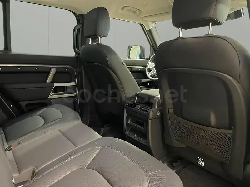 Usado Land Rover Defender SE 249 CV (183 kW) 2024 Gris / plata SUV