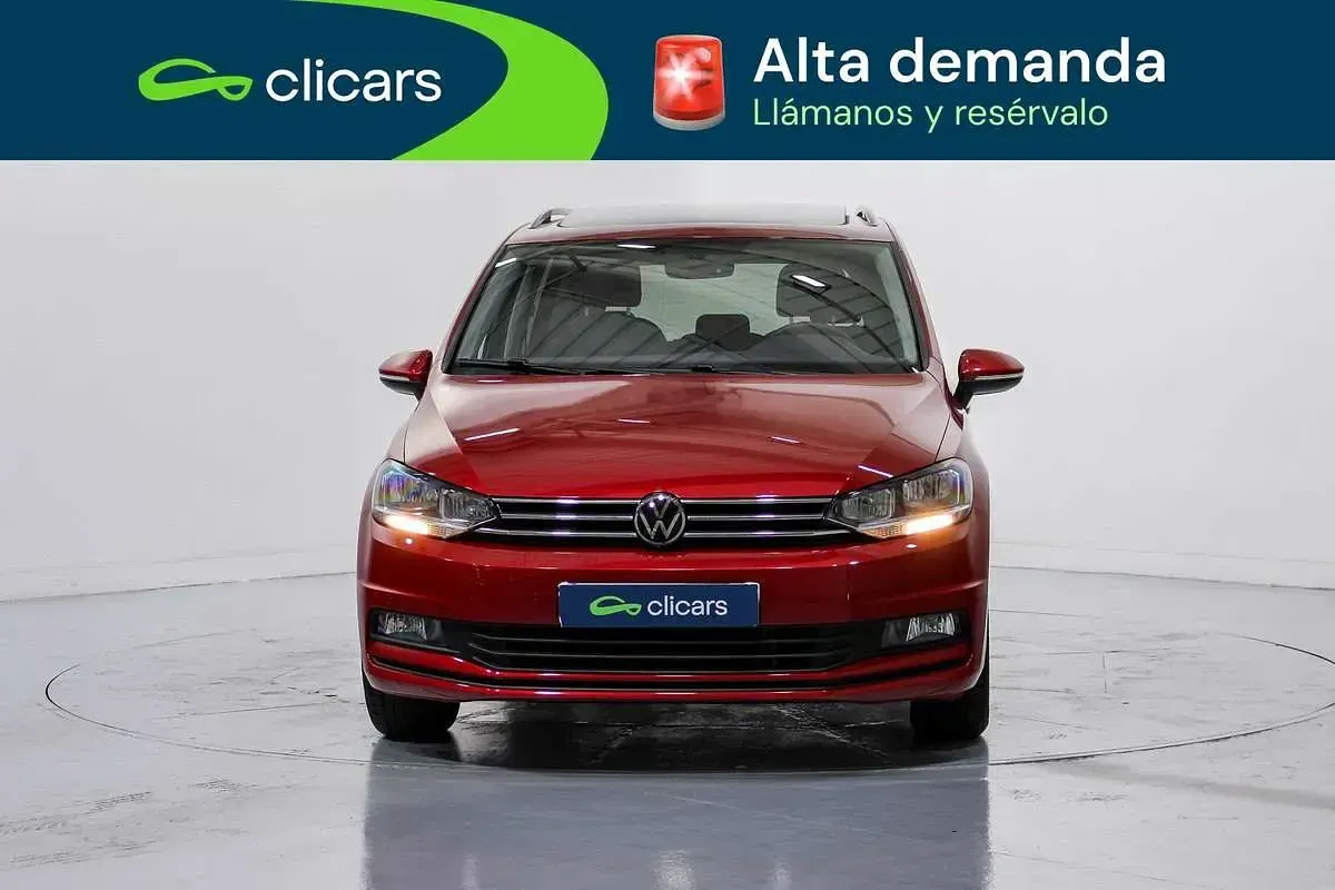 Usado VW Touran Advance 122 CV (89 kW) 2022 Rojo Monovolumen