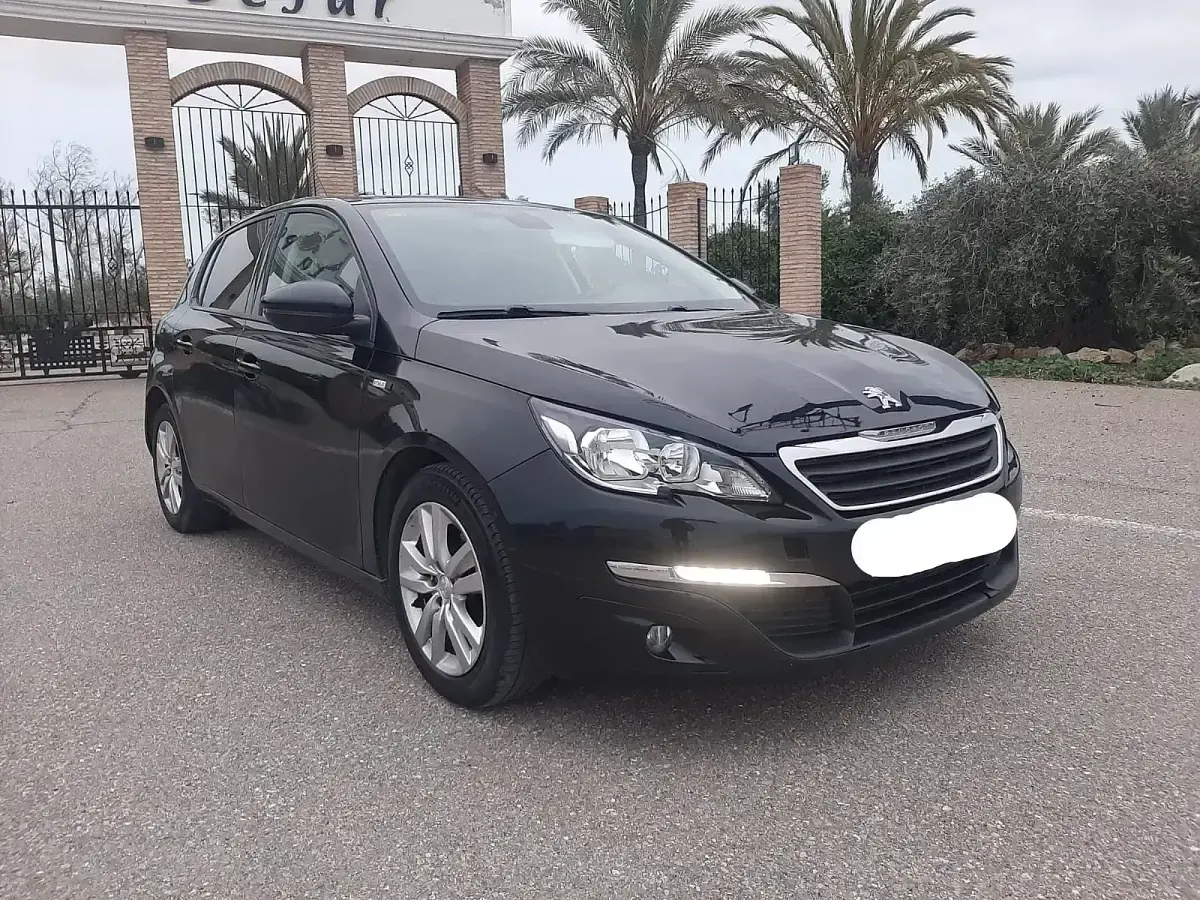 Usado Peugeot 308 Access 100 CV (73 kW) 2016 Negro