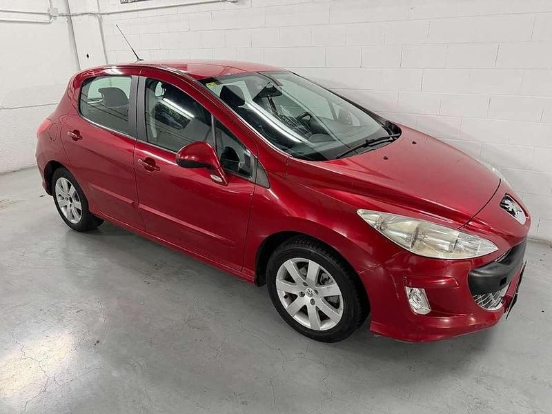 Rojo Usado 2009 Peugeot 308 Premium Utilitario | 4500 € (Buen precio) - Imagen 1/4