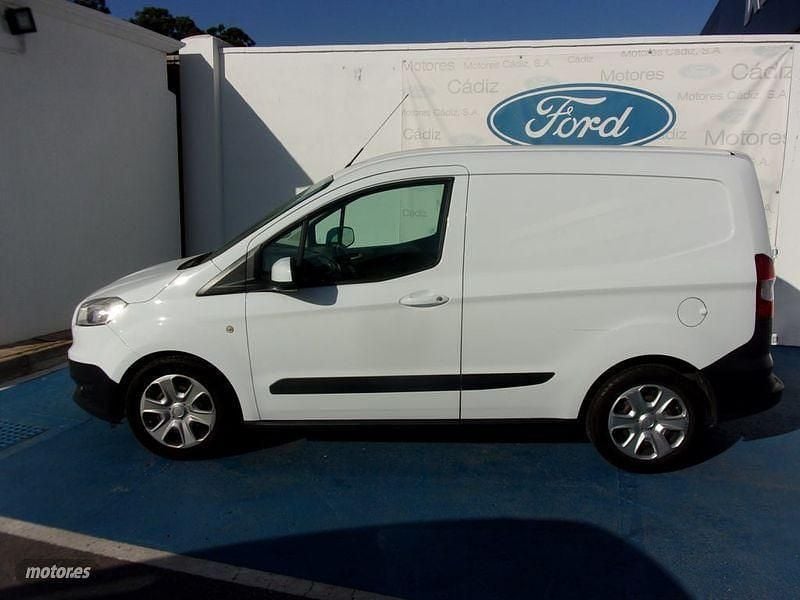Usado Ford Tourneo Trend 100 CV (73 kW) 2016 Blanco Van