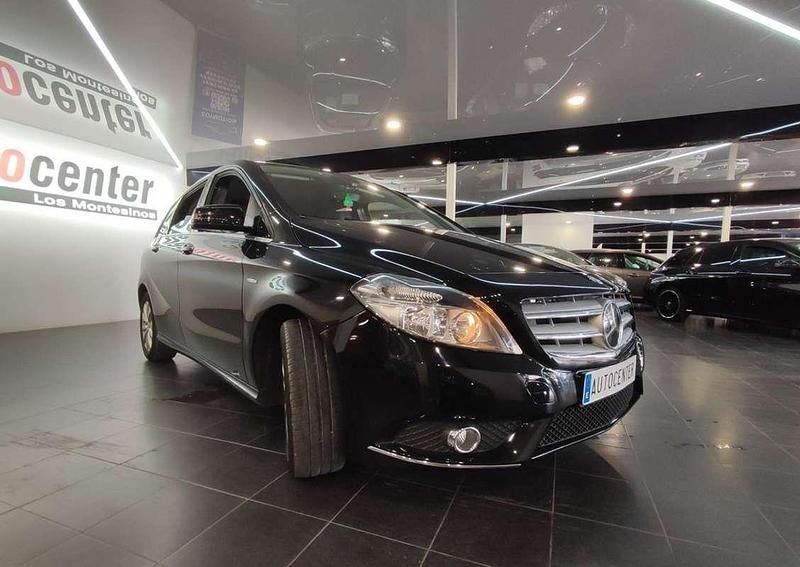 Usado Mercedes B180 109 CV (80 kW) 2012 Negro Monovolumen