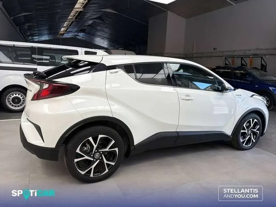 Usado Toyota C-HR Advance 122 CV (89 kW) 2021 Gris SUV
