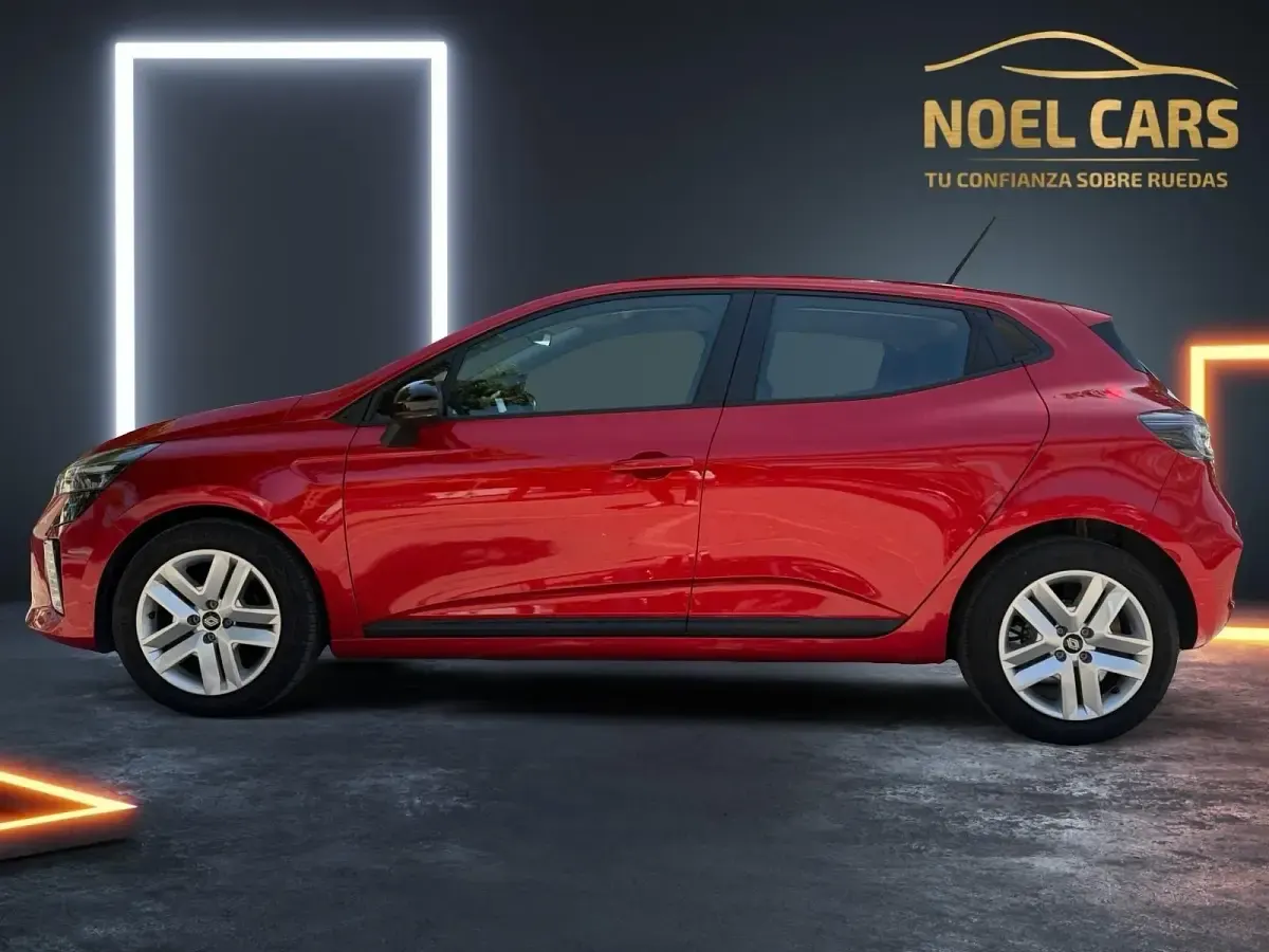 Usado Renault Clio Techno 90 CV (66 kW) 2025 Rojo Utilitario