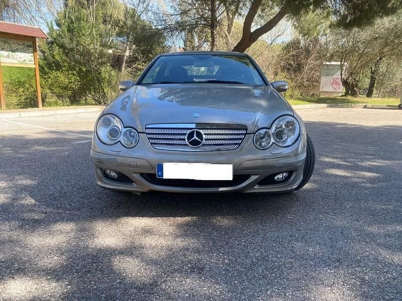 Usado Mercedes C220 150 CV (110 kW) 2007 Beige Berlina